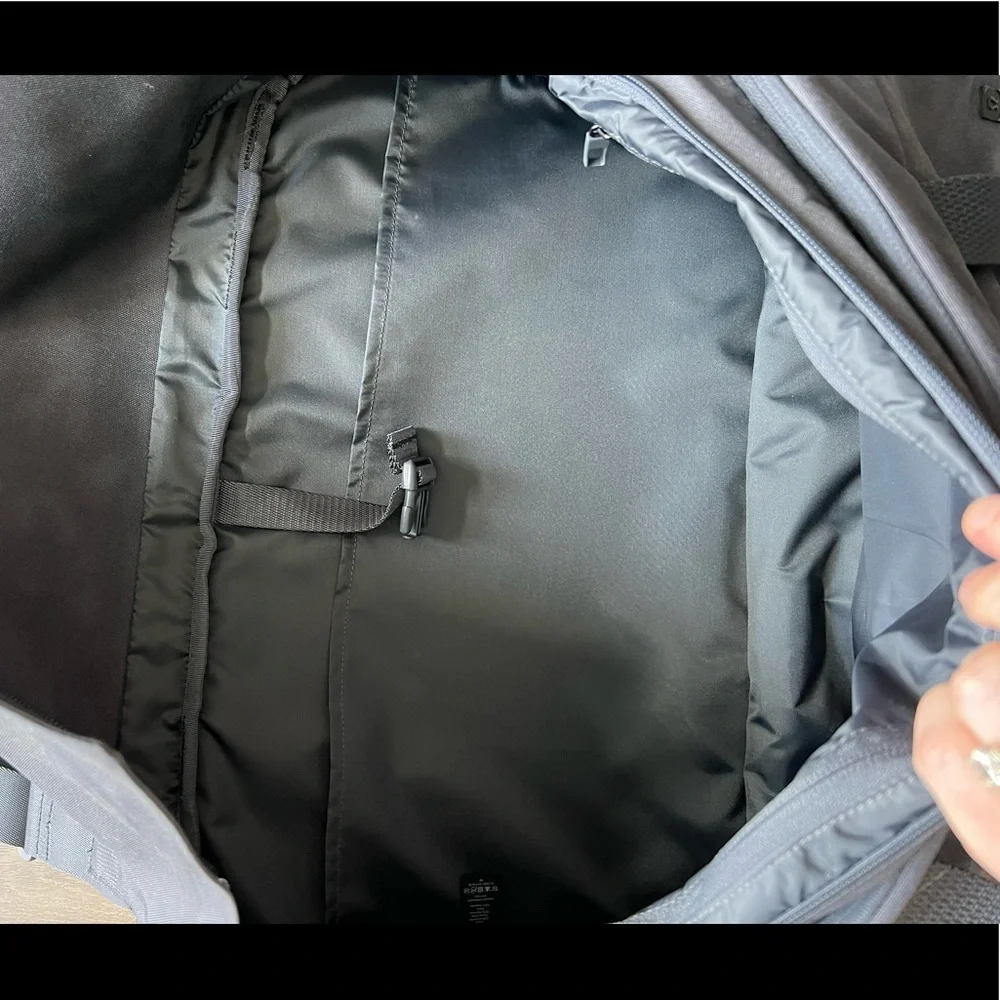 Lululemon Early Embark Duffel Bag in Gray